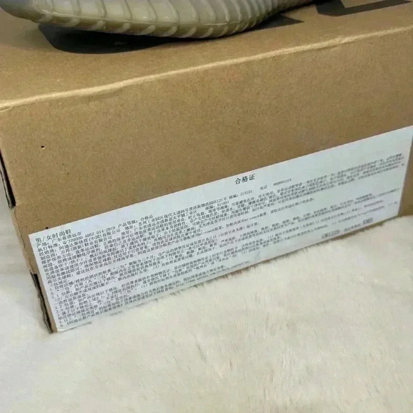 adidas Yeezy Boost 350 V2 Low Beluga Reflective size 5 - Picture 15 of 16